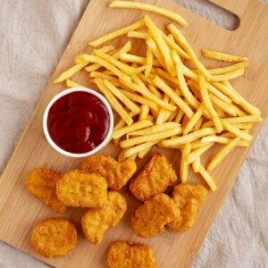 Chicken Nuggets & Pommes & Sauce nach Wahl