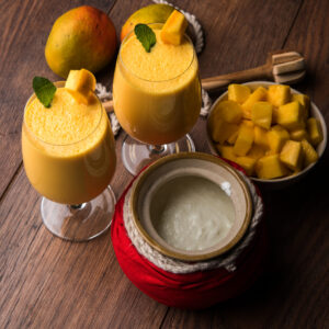 Cremige Mango Lassi - Buttermilch mit Mangogeschmack