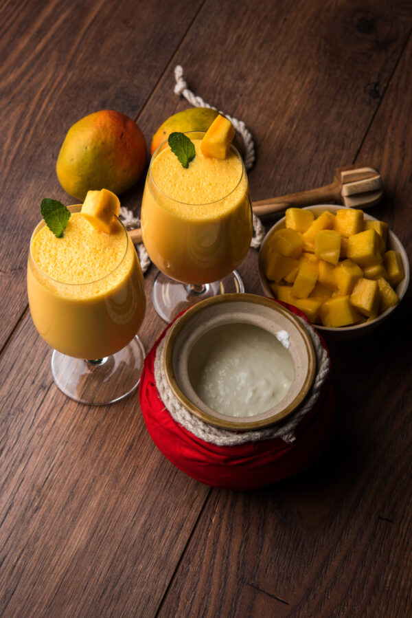 Cremige Mango Lassi - Buttermilch mit Mangogeschmack